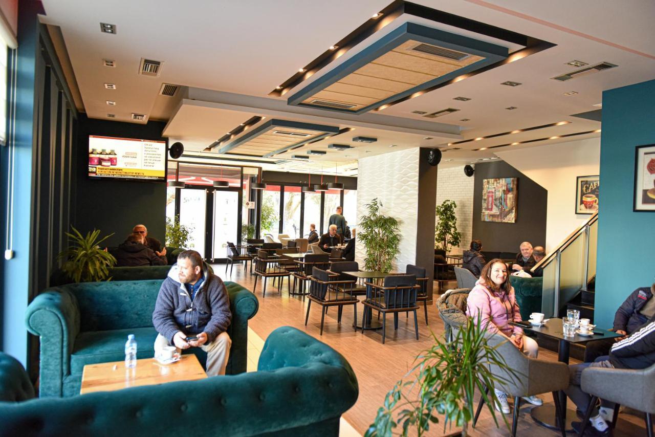 Hotel Tomorri